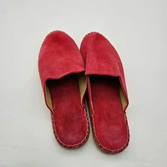 Red Women's Slippers - Picture 4 of 4